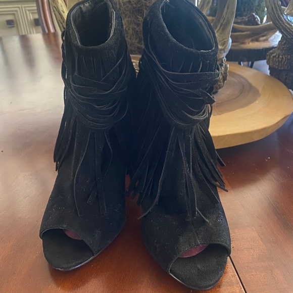 Beautiful Black fringe suede booties. - Picture 2 of 6